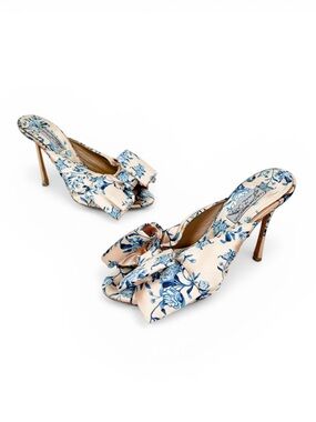 Tabitha Simmons X Johanna
Ortiz Lollie Floral Mule